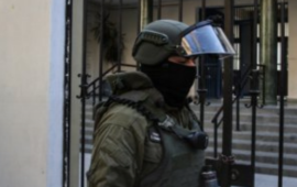 Alumnos de 13 y 15 años fueron sorprendidos con material incendiario en el Liceo Lastarria