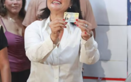 Keiko Fujimori lidera escrutinio oficial mientras espera definición de rival para el balotaje