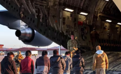 Casi 200 venezolanos son deportados desde Estados Unidos y recibidos en su país por autoridades