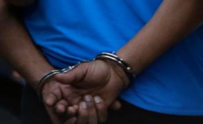 El Bosque: Carabineros detuvo a cuatro sujetos que descargaban carga robada