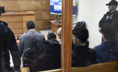 Sólo con arraigo nacional y firma: estudiantes que agredieron a ministra Lincolao quedan en libertad