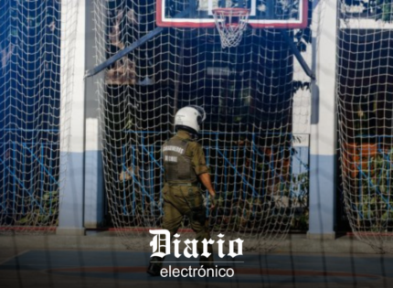 Alumno de nutrido prontuario atacó a profesor con arma a fogueo dentro de liceo en Quinta Normal