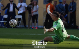 “Dibu» Martínez batió el récord de atajadas en una final de un Mundial