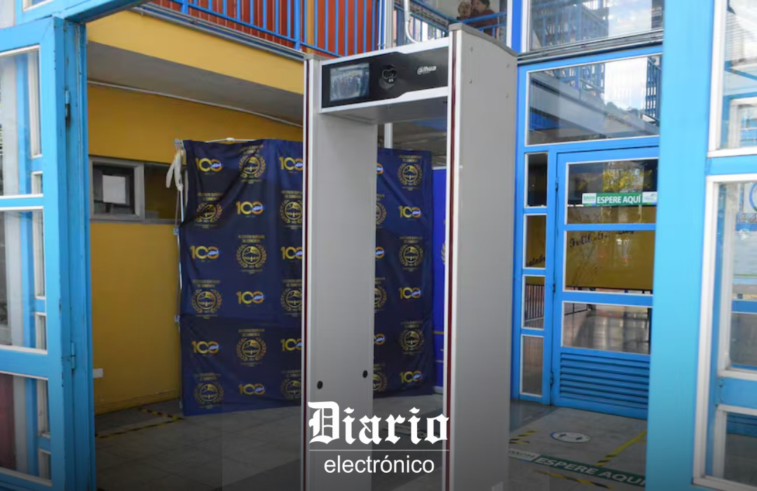 Apuñalamiento en colegio pone foco en detectores de metales: reglamento del Mineduc sigue pendiente a 4 meses de la ley