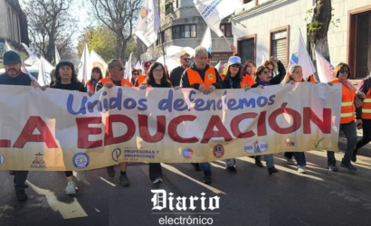 Colegio de Profesores inicia caminata hacia el Congreso: gremio acusa que educación pública “está muy amenazada”